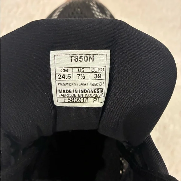 Asics Black and White Athletic Shoes with GEL Cushioning - Picture 3 of 3